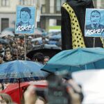 Protesta abertzale ayer en las calles de Oñate (Guipúzcoa) para exigir la marcha de la Guardia Civil del País Vasco y Navarra / Efe