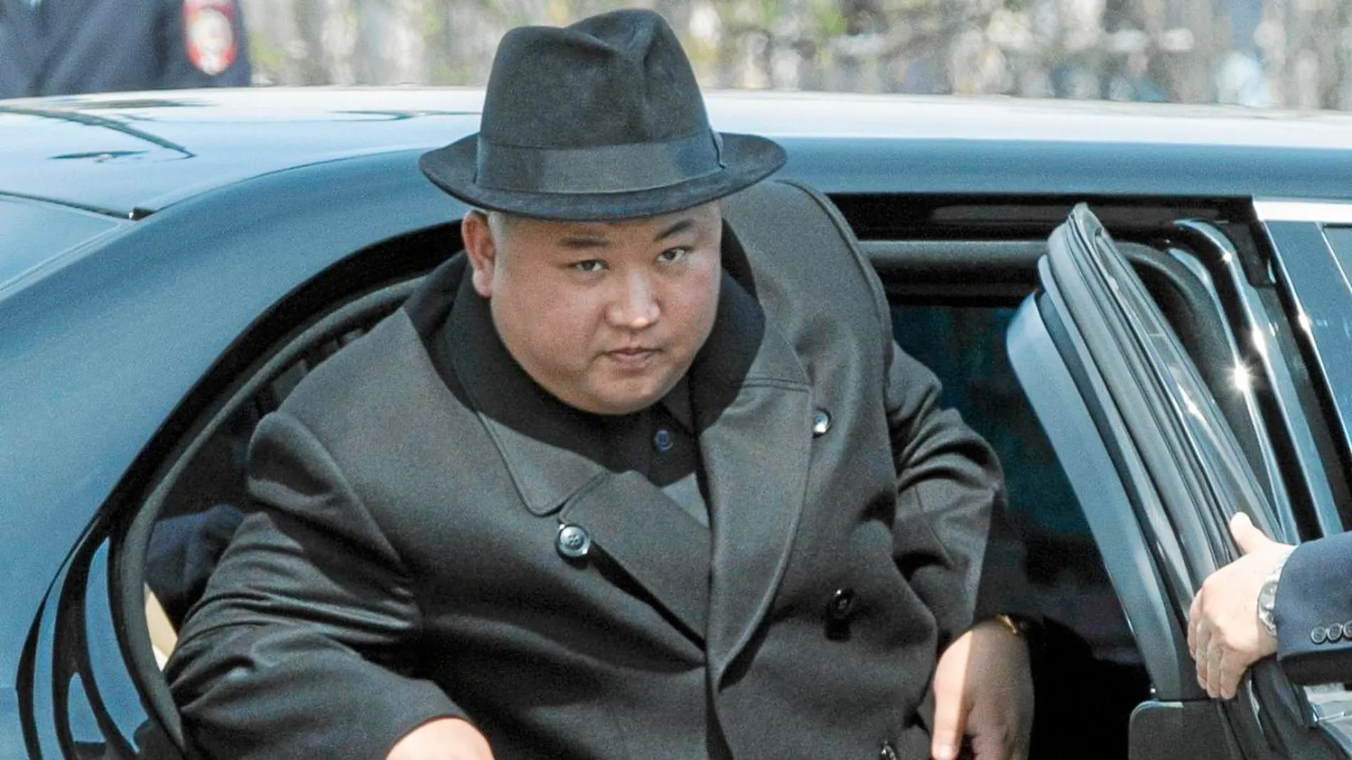 El dictador norcoreano, Kim Jong Un, a su llegada a la estación de tren para partir de Vladivostok, de vuelta a Corea del Norte