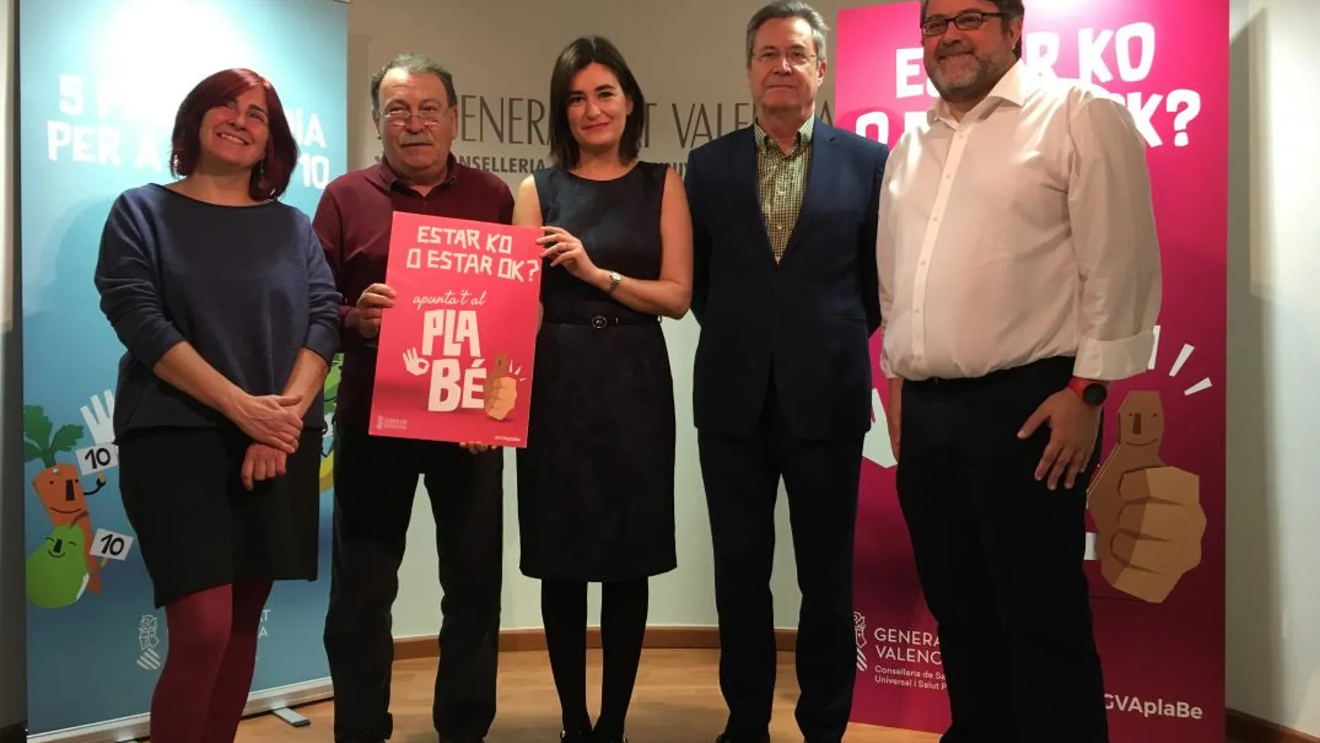 La consellera de Sanidad, Carmen Montón (en el centro), ayer durante la presentación de la campaña «Pla Bé» para promover el fomento de hábitos de vida saludables