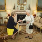 La reina Isabel II recibe a la conservadora, Theresa May