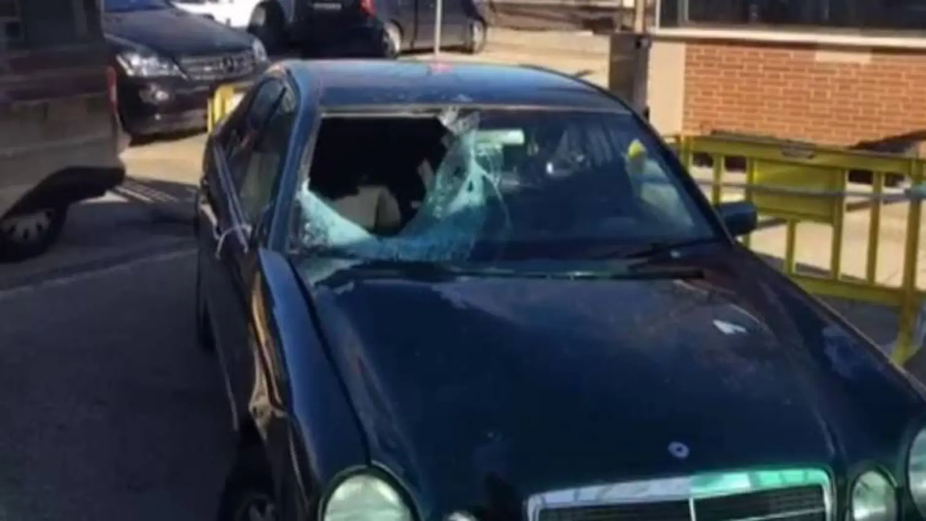 Así quedó el coche tras el atropello