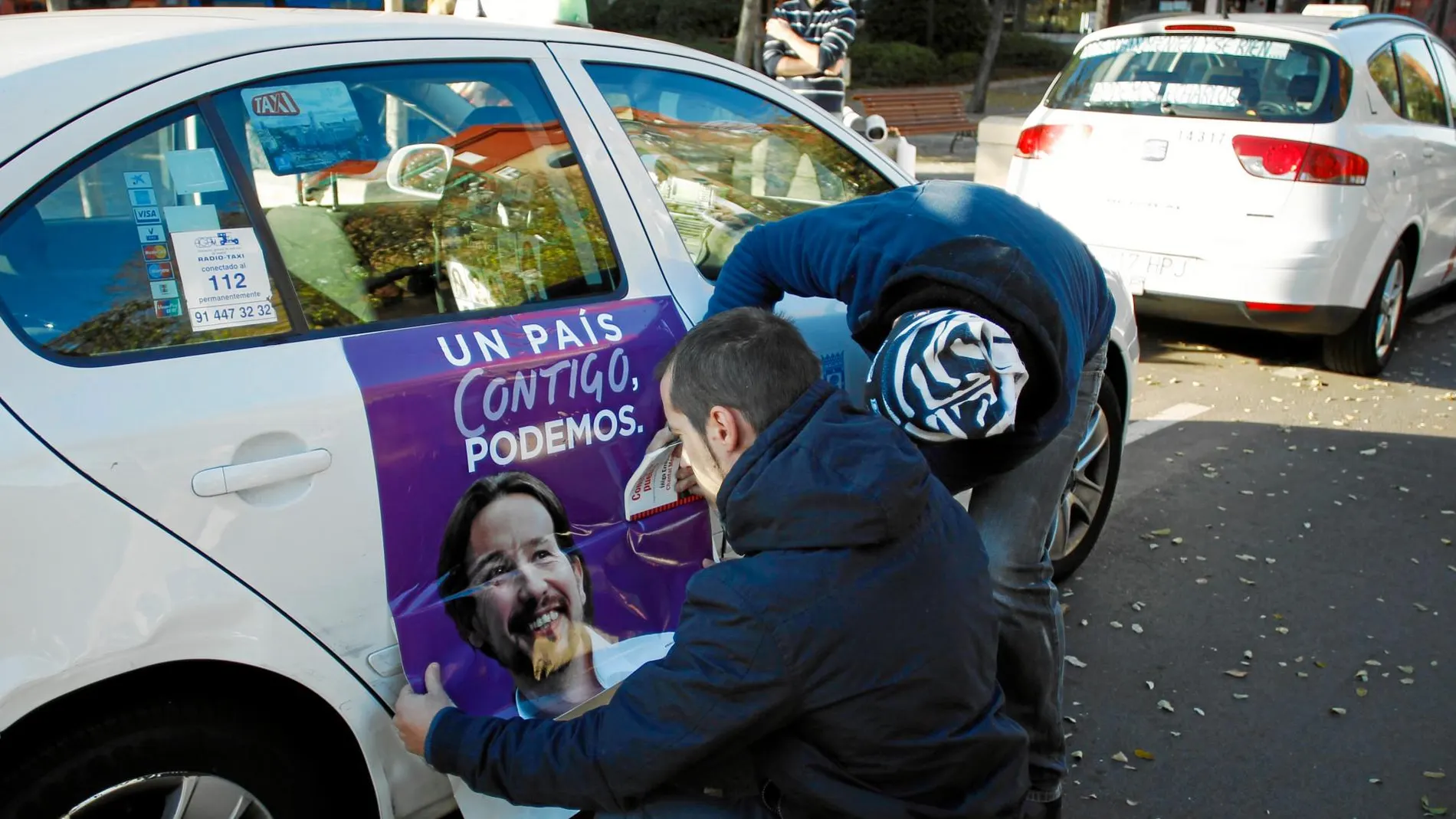 La próxima semana se imprimirán 12.000 vinilos para ponerlos en las puertas de 6.000 taxis madrileños / Foto: Javier Fdez. Largo