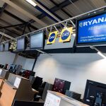Mostrador de facturación de la compañía aérea irlandesa de bajo coste Ryanair