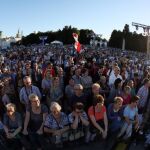 Peregrinos en el Pilsudski Square en Varsovia (Polonia) en un acto previo a la JMJ que se celebra en Cracovia hasta el 31 de julio.