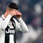 Crisitano Ronaldo se lamenta tras fallar un penalti