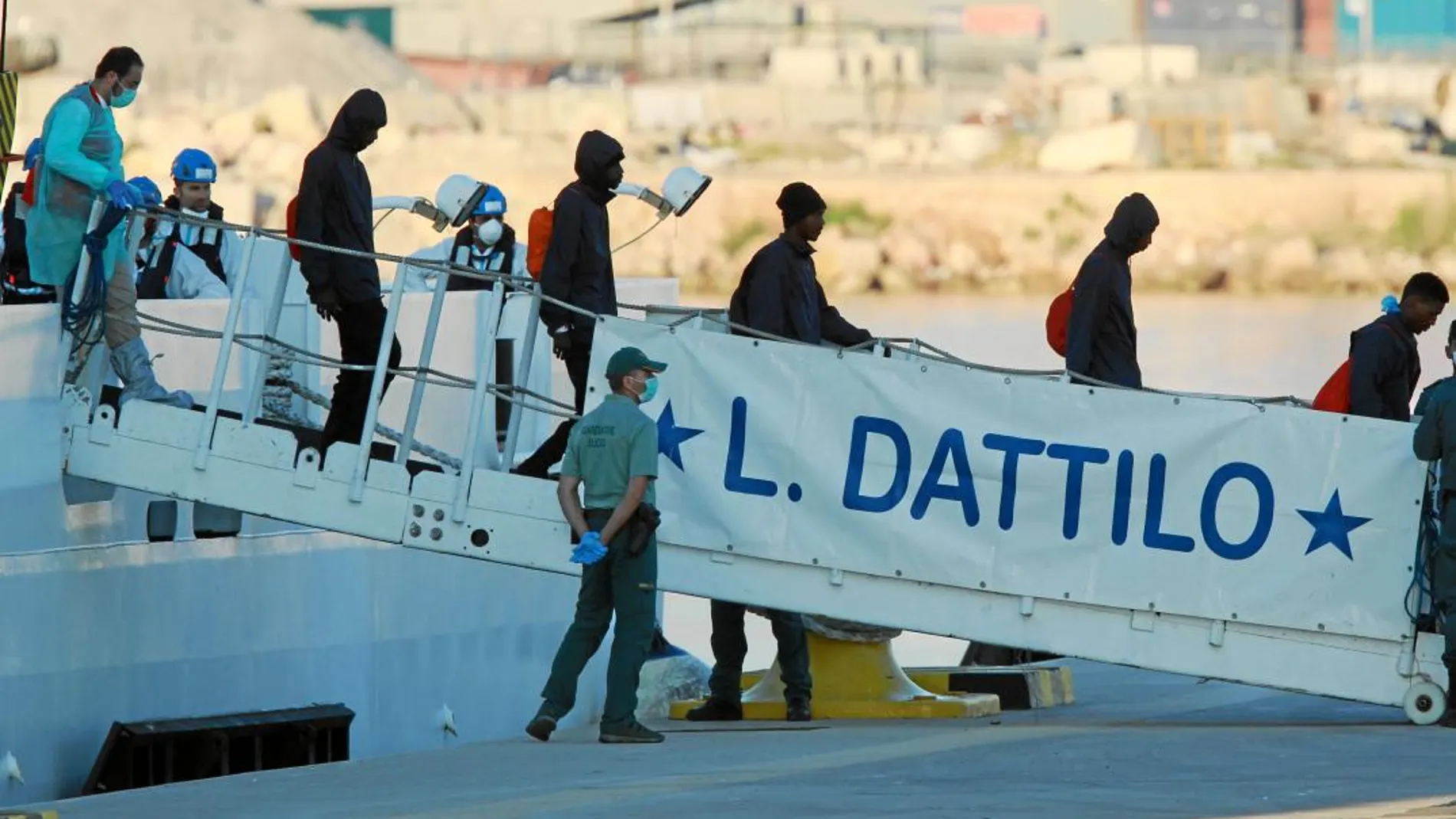 Imagen de la llegada de los 630 rescatados del «Aquarius» al Puerto de Valencia