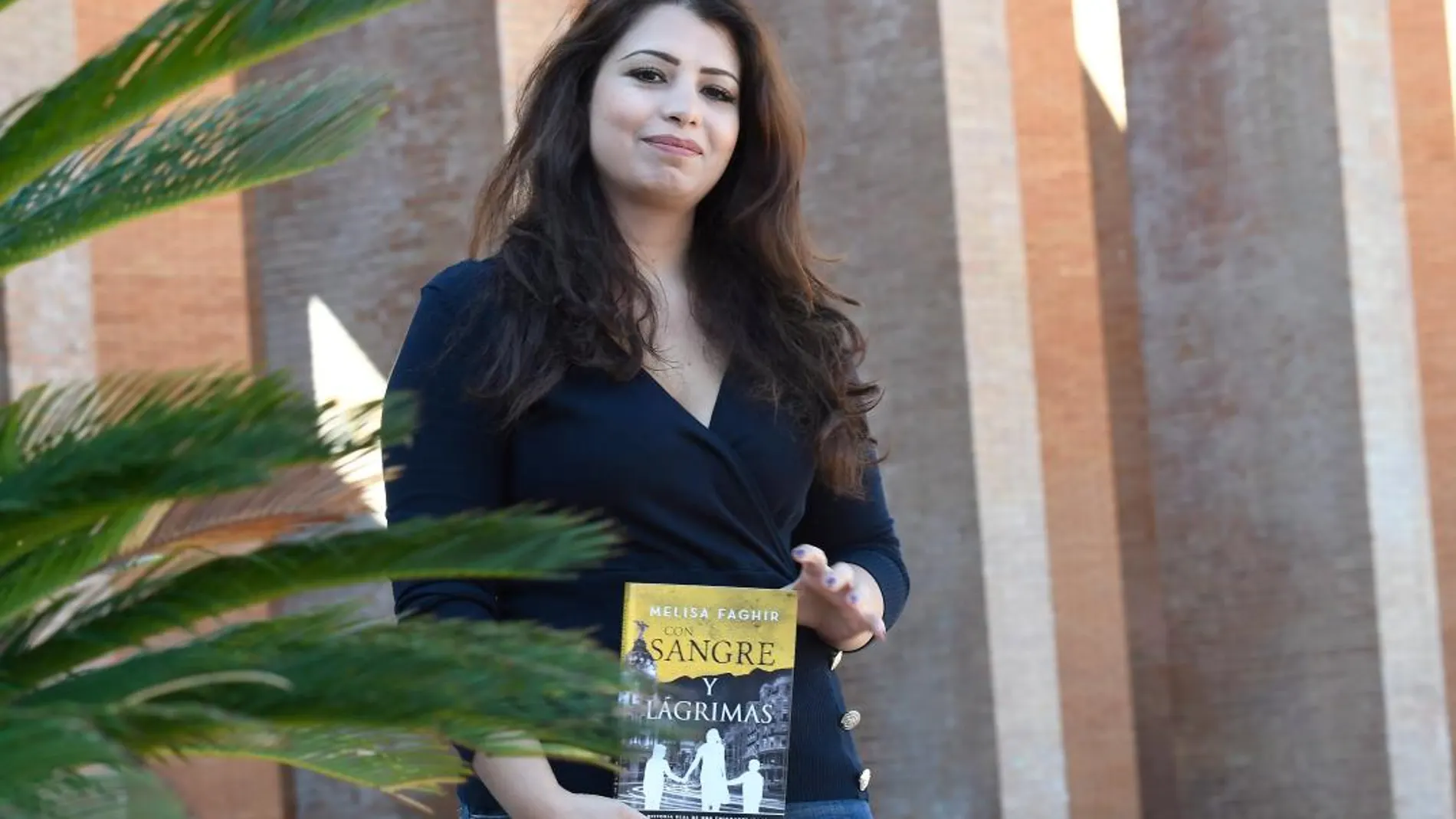 Melisa Faghir presentó su primer libro el pasado miércoles en Sevilla, en el que aborda un infernal viaje para abandonar Irán junto a su madre y hermano / Foto: Ke-Imagen