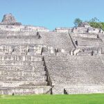 Pirámide de Caana, como un gran rascacielos en mitad de la jungla urbana