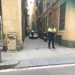 Imagen de la intervención de la Guardia Urbana en el narcopiso ayer en la calle Picalquers