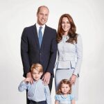 Posado navideño de los duques de Cambridge y sus hijos George y Charlotte