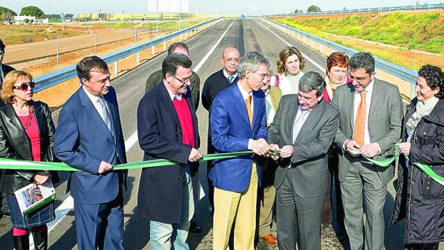 La autovía Utrera-Sevilla se inauguró en 2009, con 18 años de retraso.
