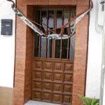 En esta vivienda, a la que al parecer hacía poco tiempo se habían mudado, se hallaron los cadáveres de la pareja