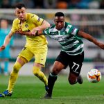 Javi Fuego del Villarreal disputa un balón con Jovane Cabral del Sporting de Portugal en Lisboa / Reuters