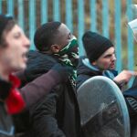 Multitud de jóvenes británicos lanzaron proclamas de justicia social contra la policia londinense con altas dosis de violencia, desesperanza y rabia
