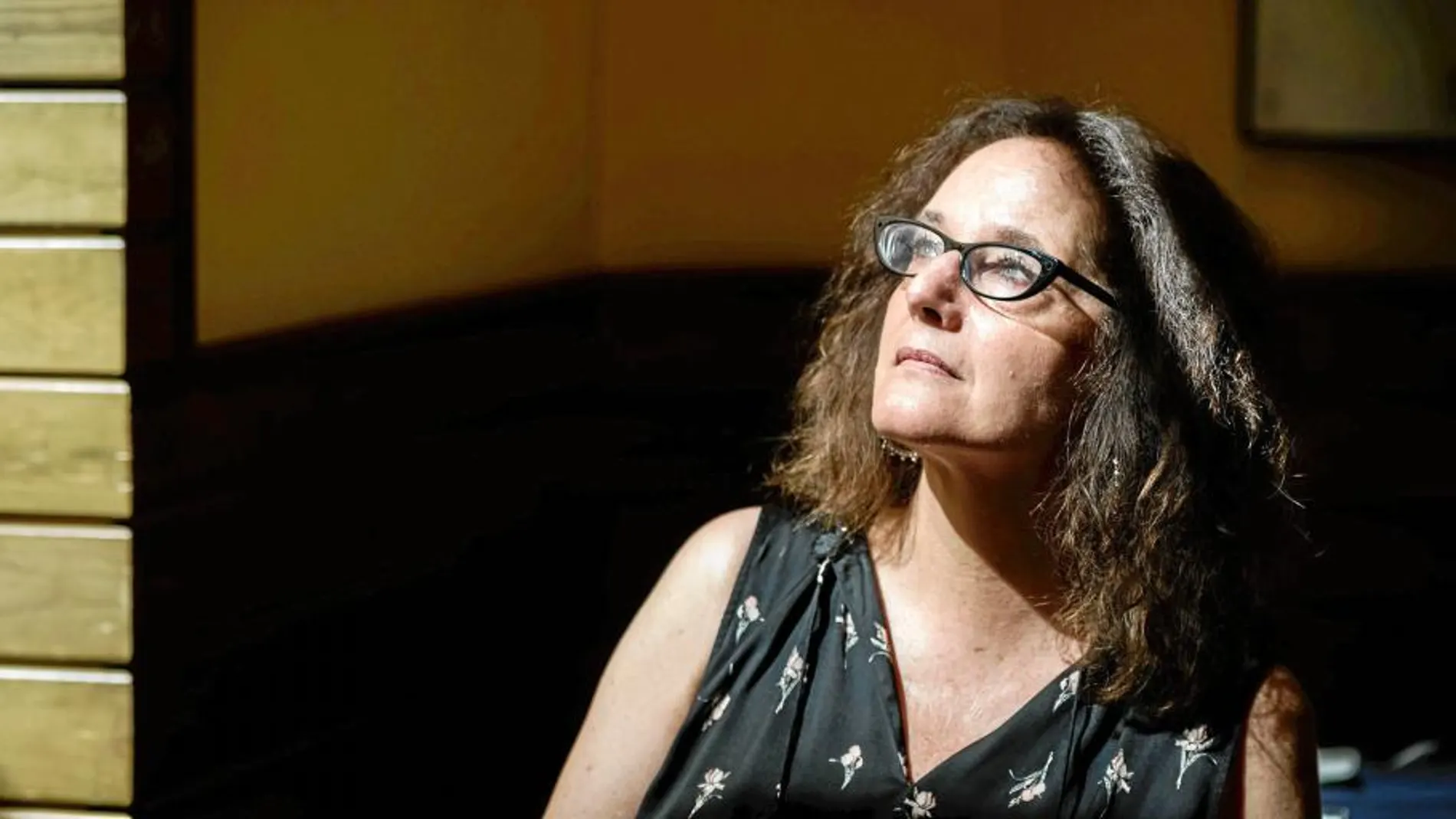 La escritora Empar Fernández indaga en los estragos que provocó la gripe española en Barcelona a través de una historia de amor en la tragedia