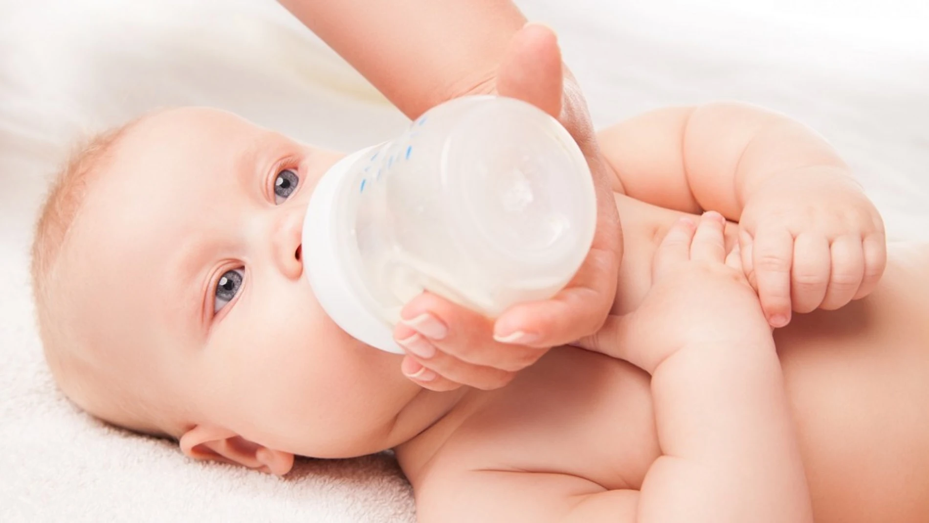 Los biberones liberan altos niveles de microplásticos durante la preparación de la leche de fórmula