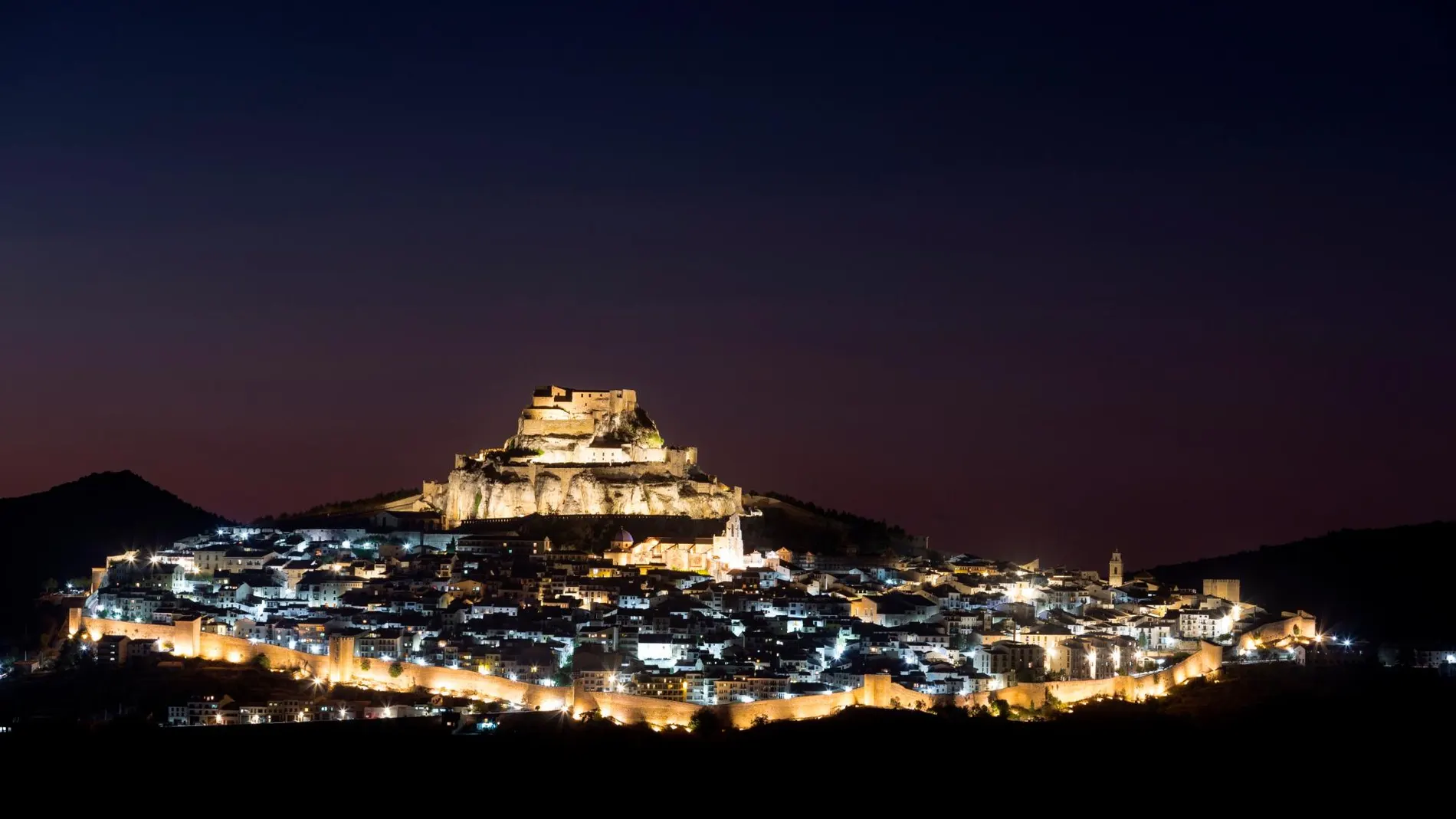 Vista nocturna de Morella, una de las localidades más bellas de España