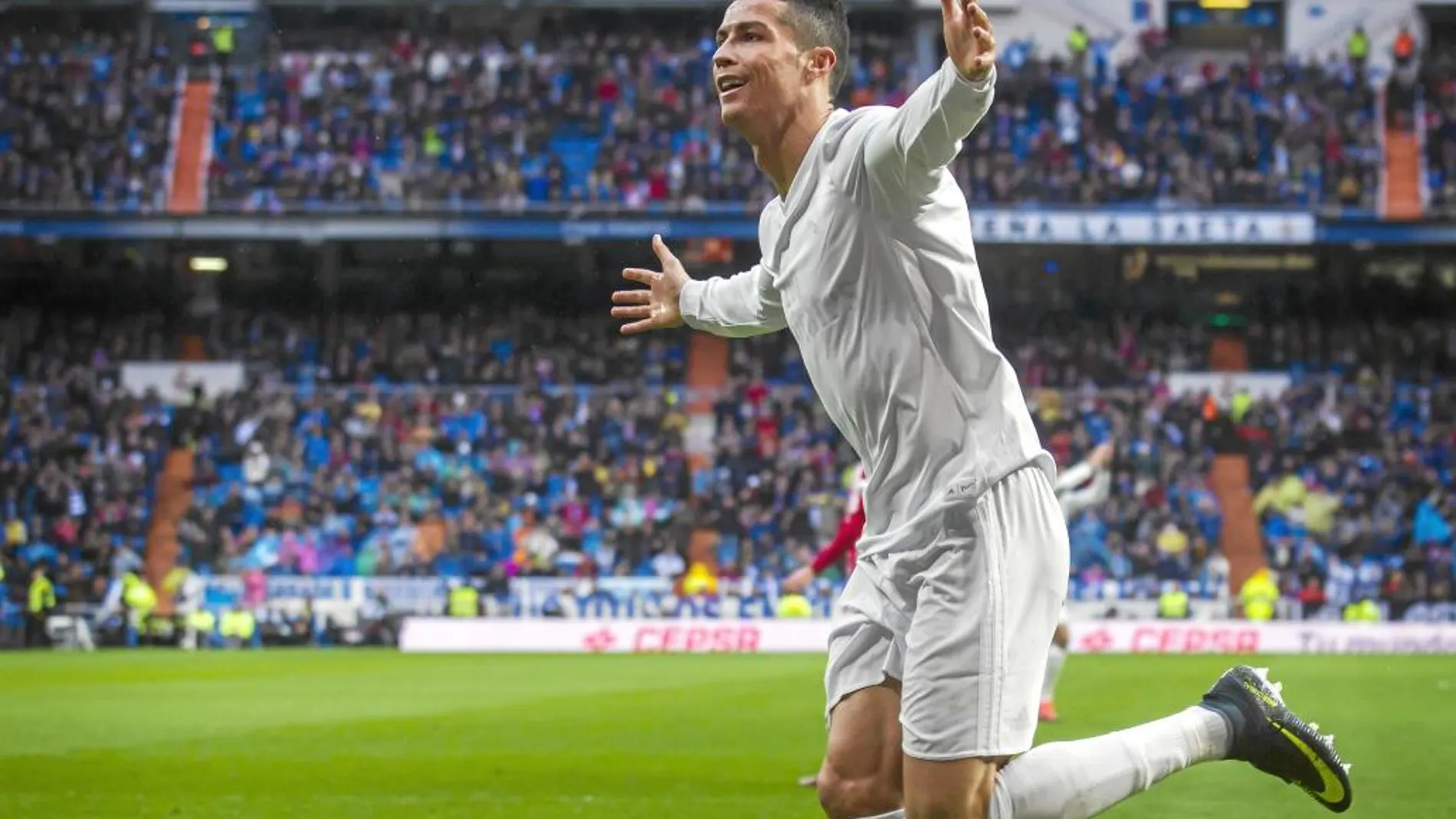 Cristiano Ronaldo celebra uno de sus goles del sábado frente al Sporting