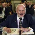 El astronauta estadounidense Buzz Aldrin