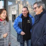 La eurodiputada socialista Iratxe García conversa con los líderes agrarios, Jesús Manuel González Palacín e Ignacio Arias