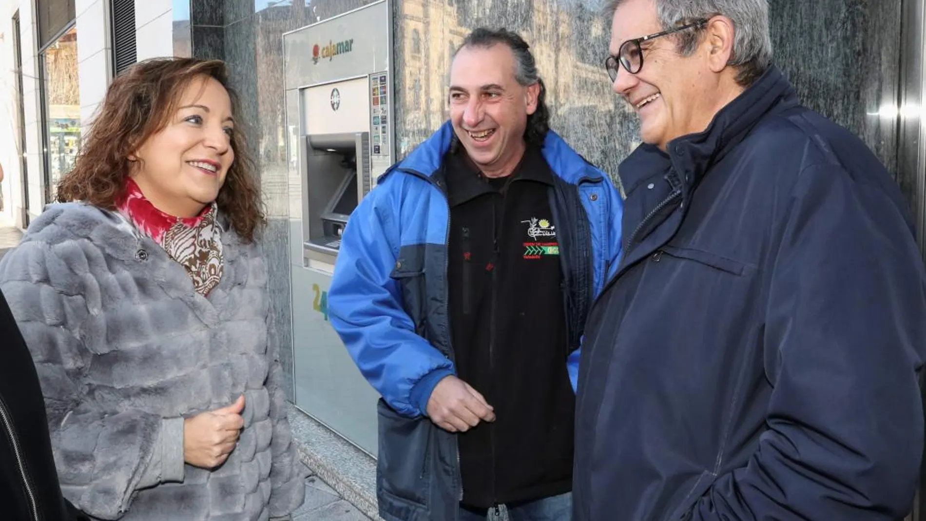 La eurodiputada socialista Iratxe García conversa con los líderes agrarios, Jesús Manuel González Palacín e Ignacio Arias