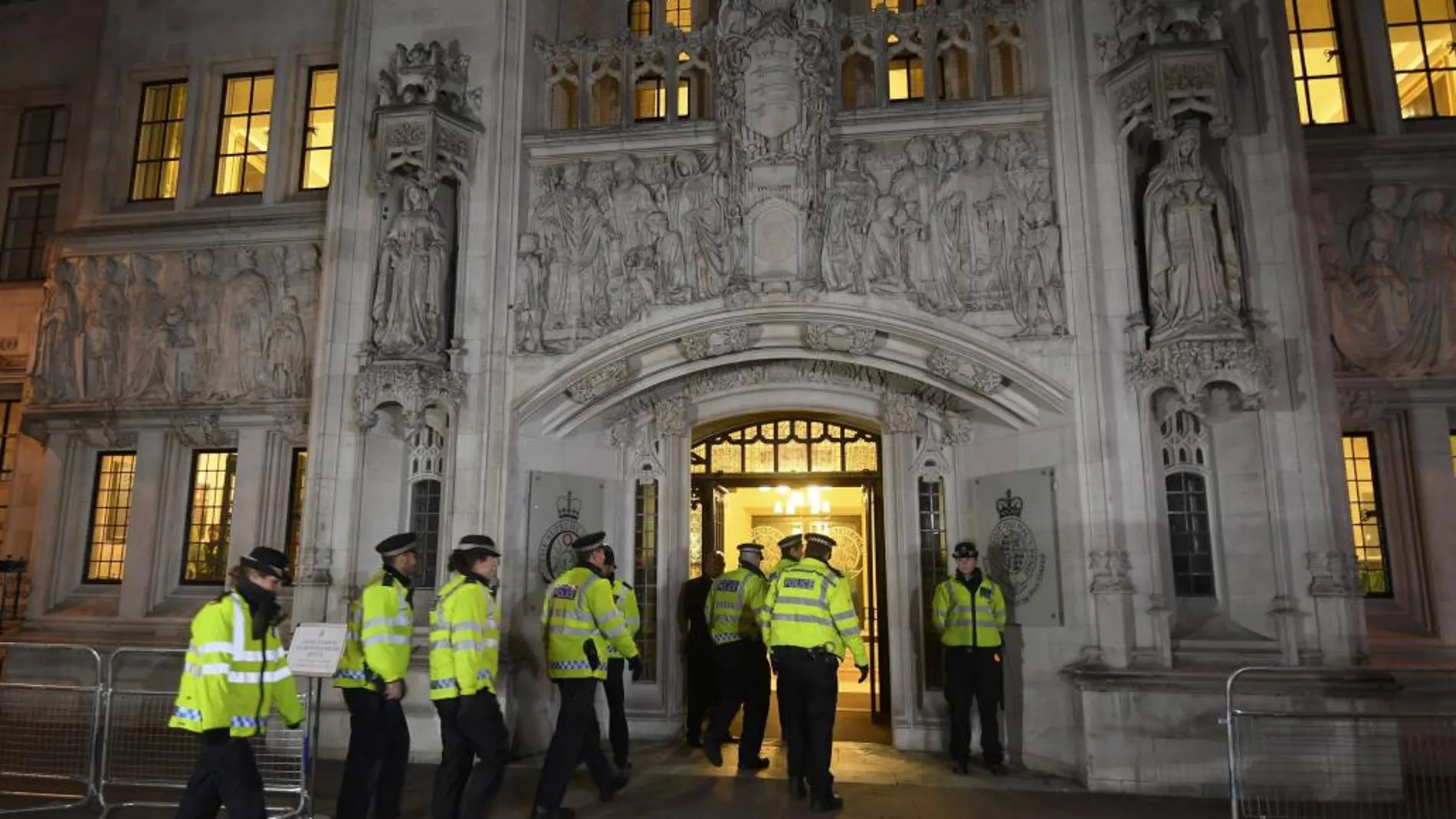 Agentes de Policía, en la Corte Suprema, en Londres