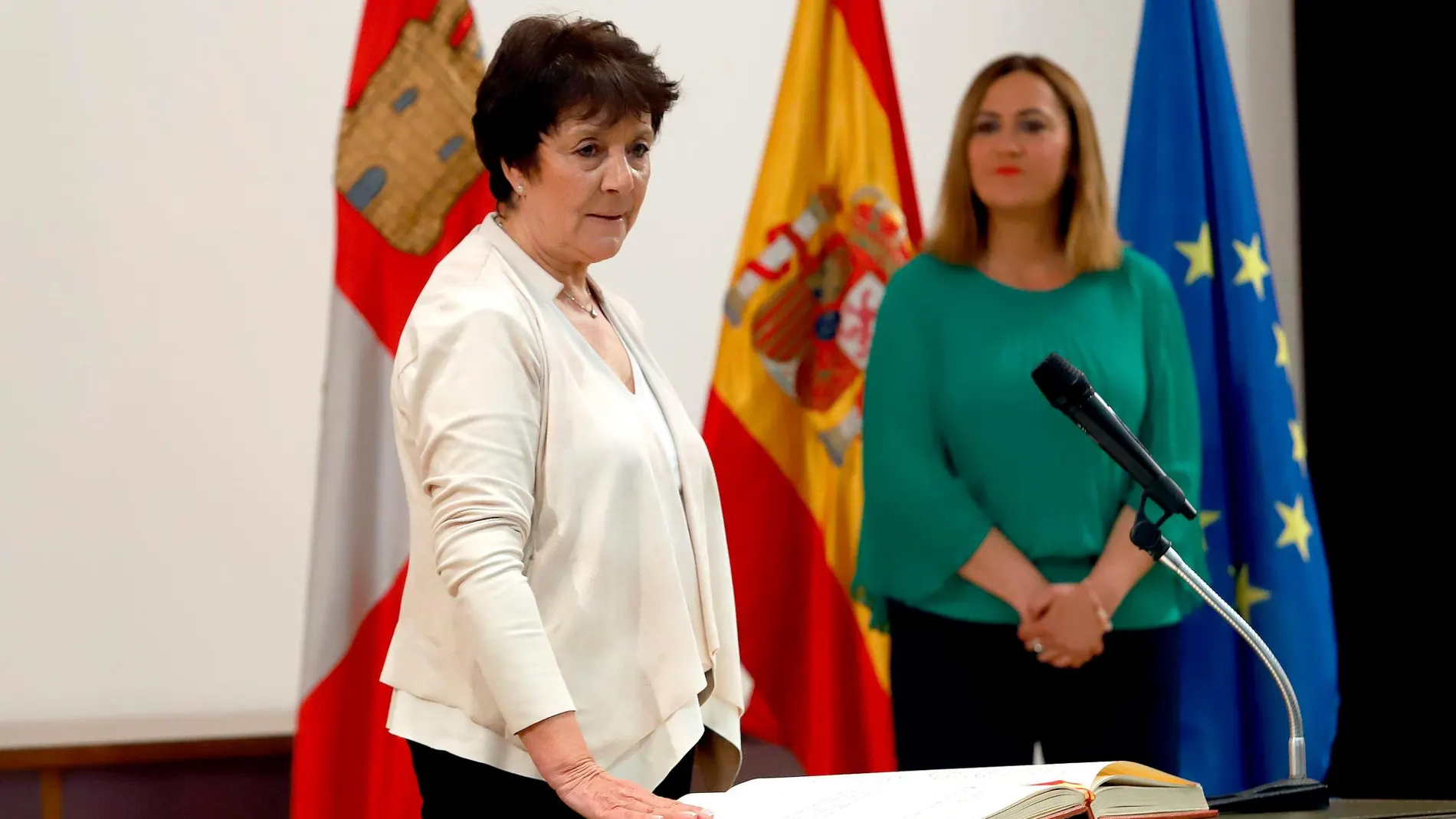 Mercedes Martín toma posesión como delegada del Gobierno de España en Castilla y León, en presencia de su antecesora Virginia Barcones