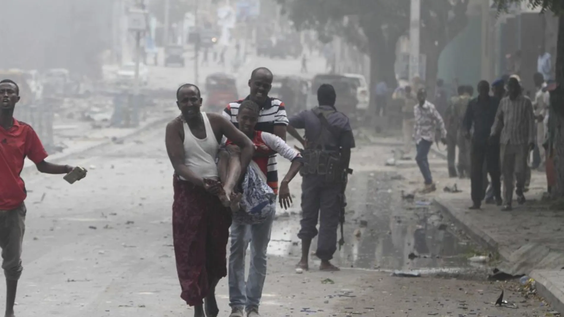 Imagen del atentado en el Hotel Dayah cerca del Parlamento en Mogadiscio el 25 de enero de 2017