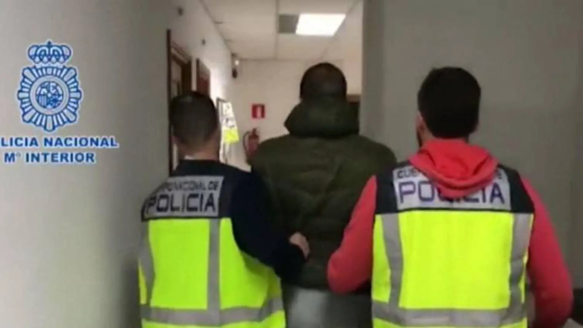 Imagen de la detención de uno de los responsables del asalto al Hospital de La Línea