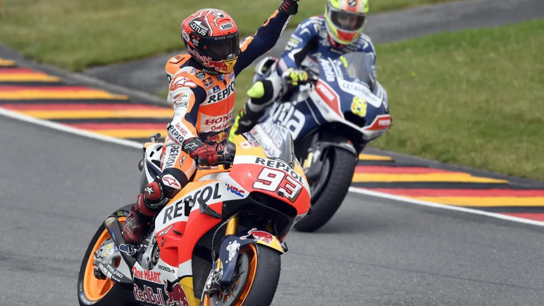 El piloto español Marc Márquez celebra su victoria