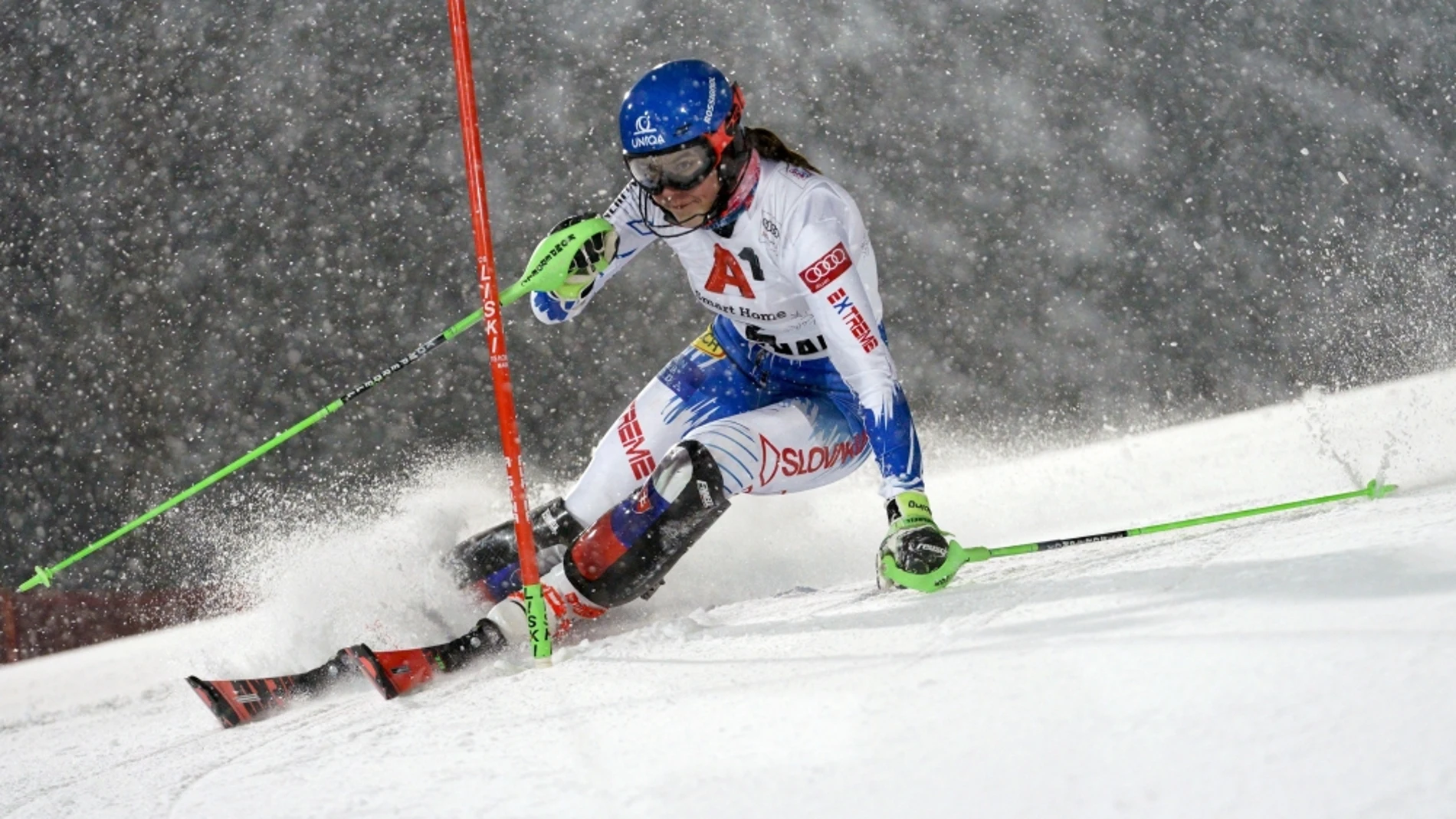 Petra Vlhova durante la prueba de slalom nocturno
