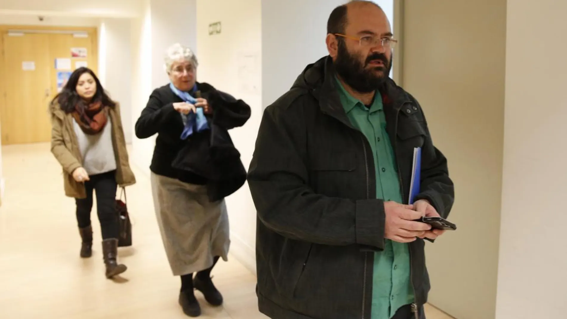 Pablo Carmona, Montserrat Garcerán y Rommy Arce han abandonado el Pleno