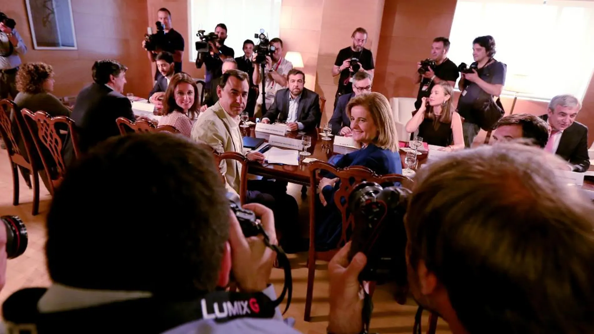 Reunión del comité negociador de PP y Ciudadanos de cara a la investidura de Rajoy.