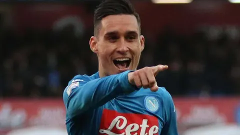 El español José Callejón celebra su gol hoy con el Nápoles ante el Hellas Verona FC de la liga italiana.