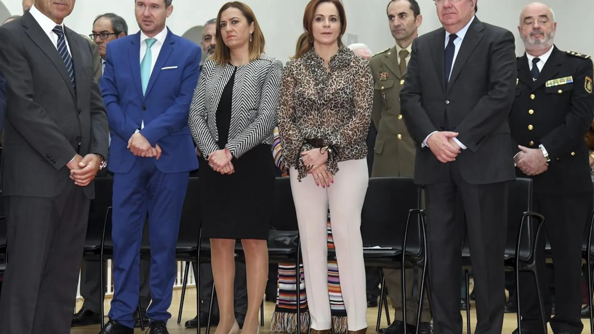 El presidente de Castilla y León, Juan Vicente Herrera; la presidenta de las Cortes regionales, Silvia Clemente; la delegada del Gobierno, Virginia Barcones; el alcalde de Burgos, Javier Lacalle; el delegado de Defensa, el coronel Vicente González; y el jefe superior de Policía, Jorge Zurita, en la reunión anual de los presidentes de los Tribunales Superiores de Justicia