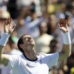 El tenista británico Andy Murray celebra la victoria ante el japonés Kei Nishikori.