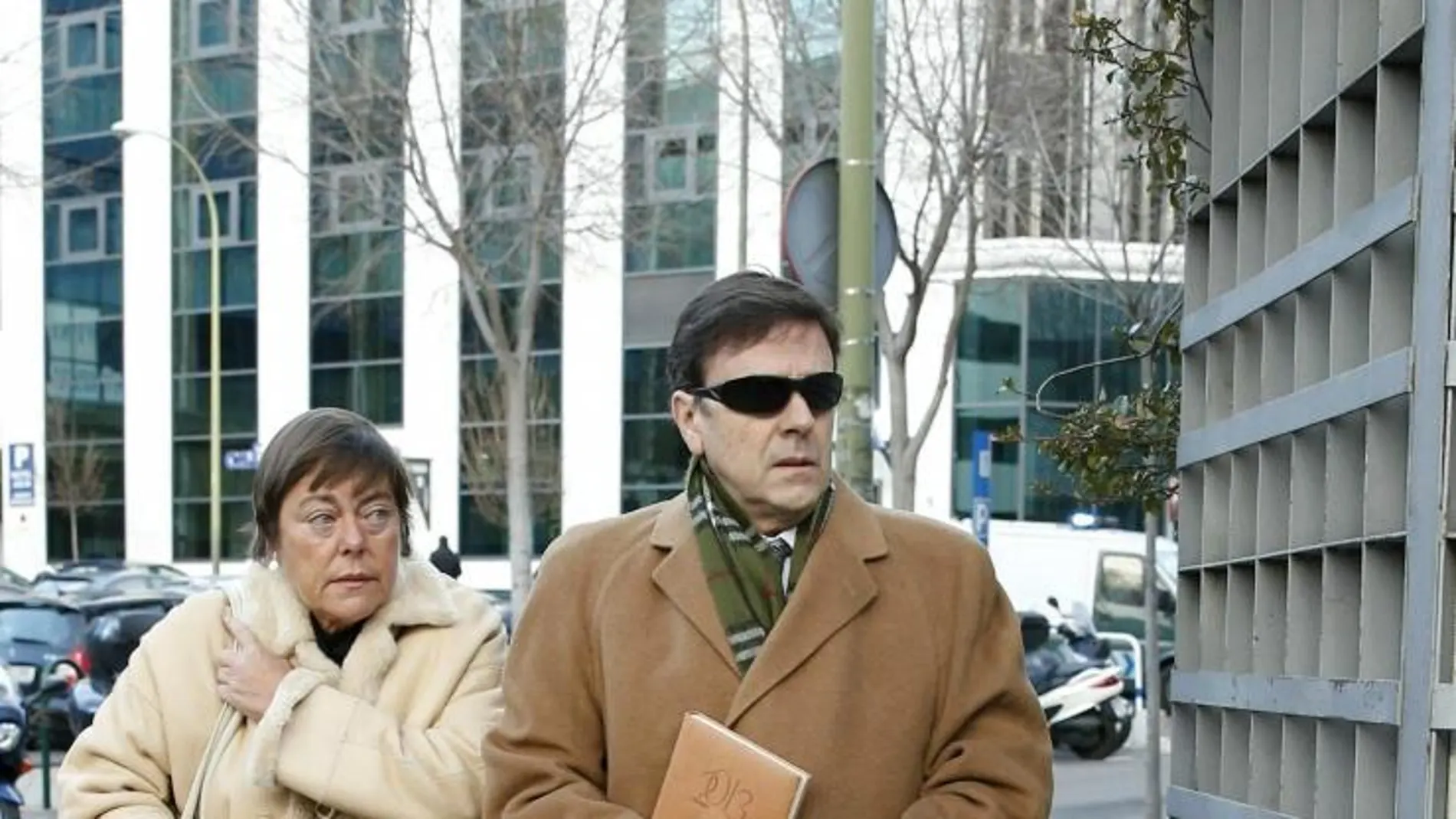 El doctor Eufemiano Fuentes, principal acusado en el juicio de la Operación Puerto, junto a su hermana Yolanda