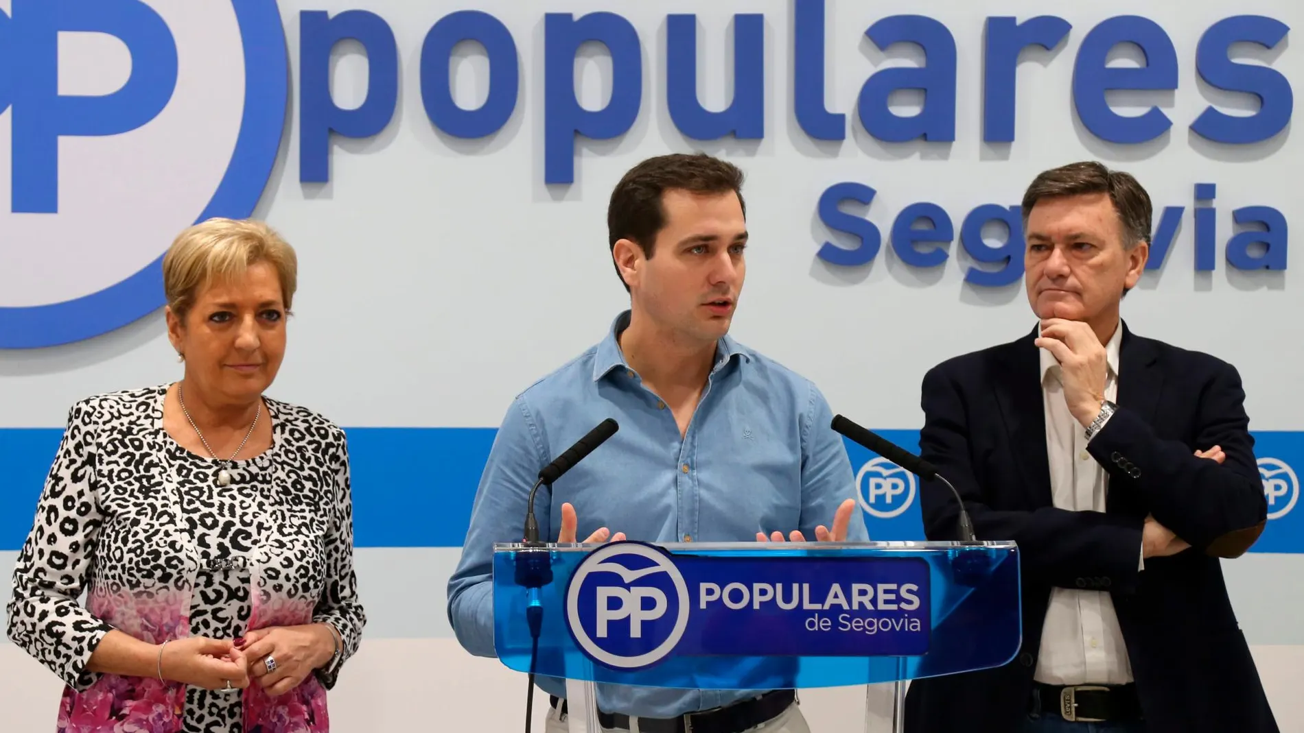 La Presidenta del Partido Popular de Segovia, Paloma Sanz, y el Secretario Autonómico del PPCyL, Francisco Vázquez, presentan al candidato del Partido Popular a la Alcaldía de Segovia, Pablo Pérez