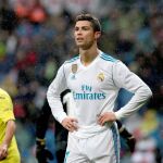 El delantero portugués del Real Madrid, Cristiano Ronaldo, se lamentea de una ocasión perdida durante el partido