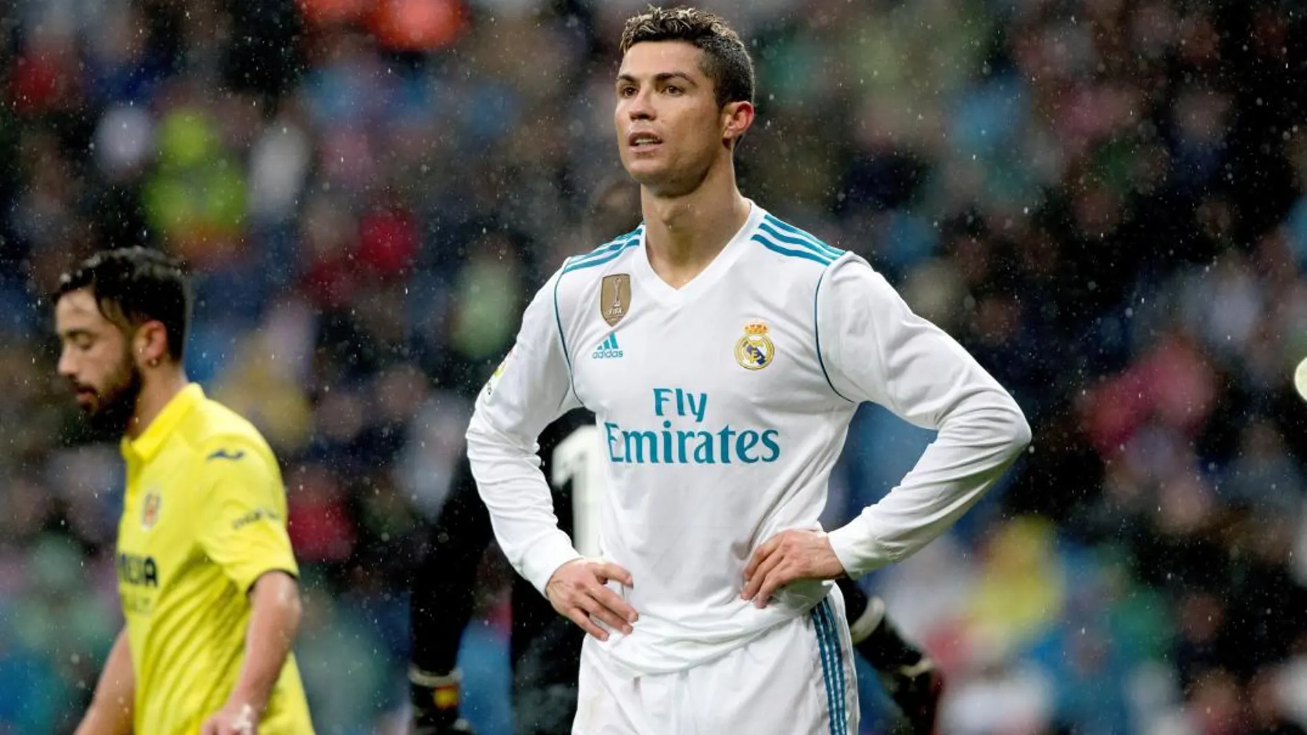 El delantero portugués del Real Madrid, Cristiano Ronaldo, se lamentea de una ocasión perdida durante el partido