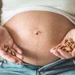 Consumir tres nueces al día en el primer trimestre del embarazo consigue un mejor desarrollo neurológico del bebé