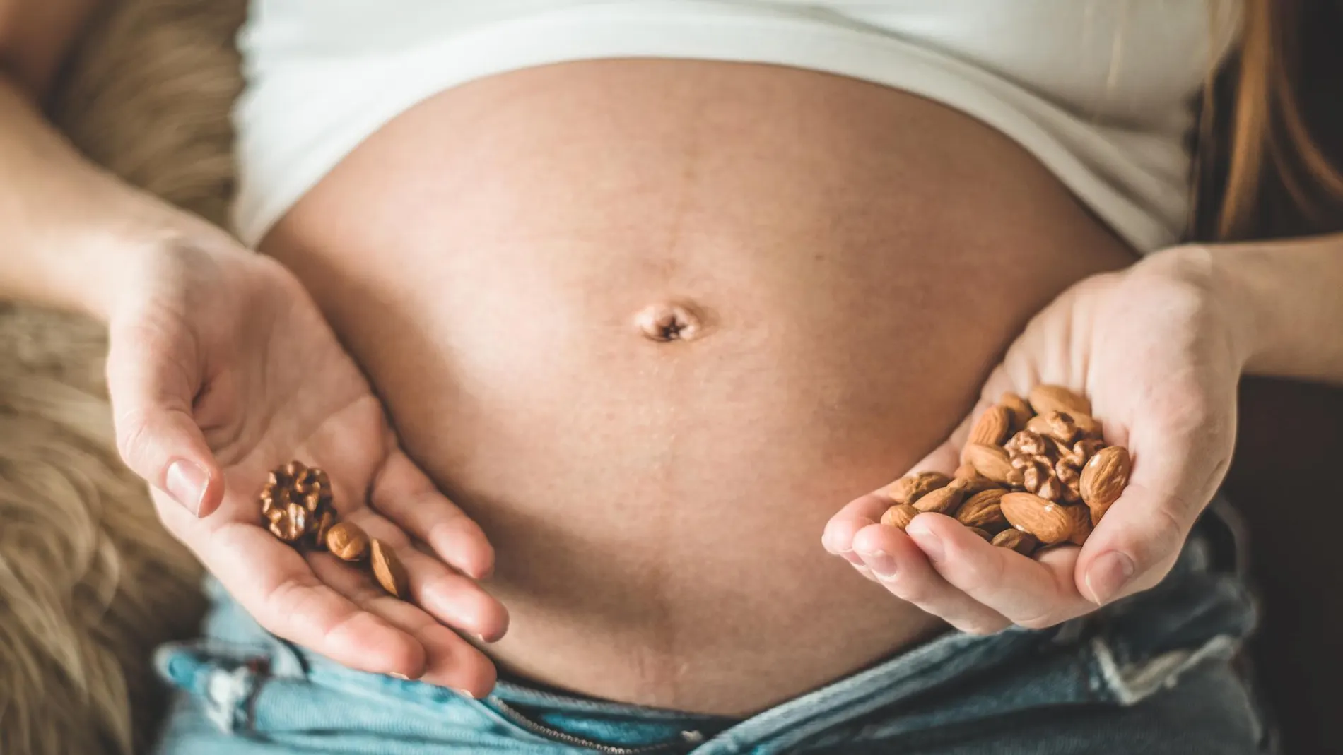 Consumir tres nueces al día en el primer trimestre del embarazo consigue un mejor desarrollo neurológico del bebé