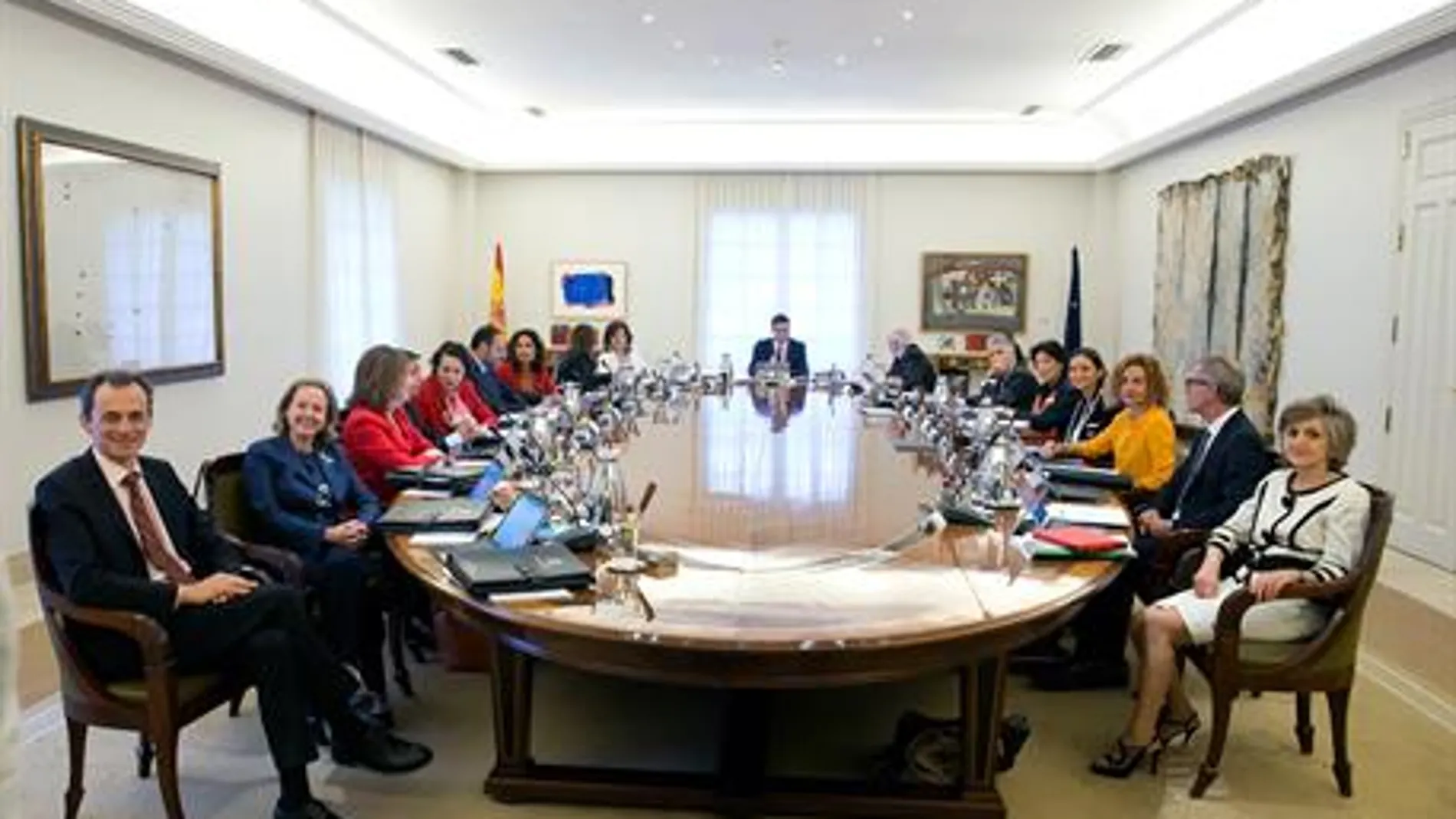 Imagen del Consejo de Ministros del pasado viernes que aprobó la subida (Pool Moncloa/Fernando Calvo)