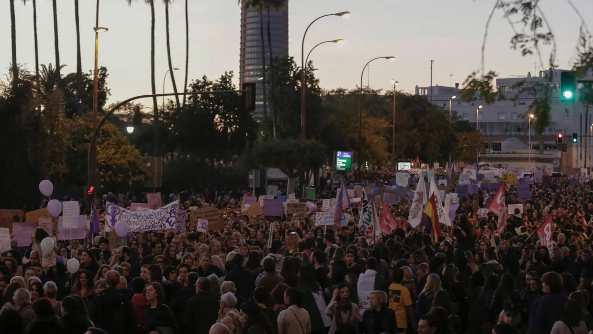 Un momento de la manifestación que recorrió ayer las calles de Sevilla / Foto: EP