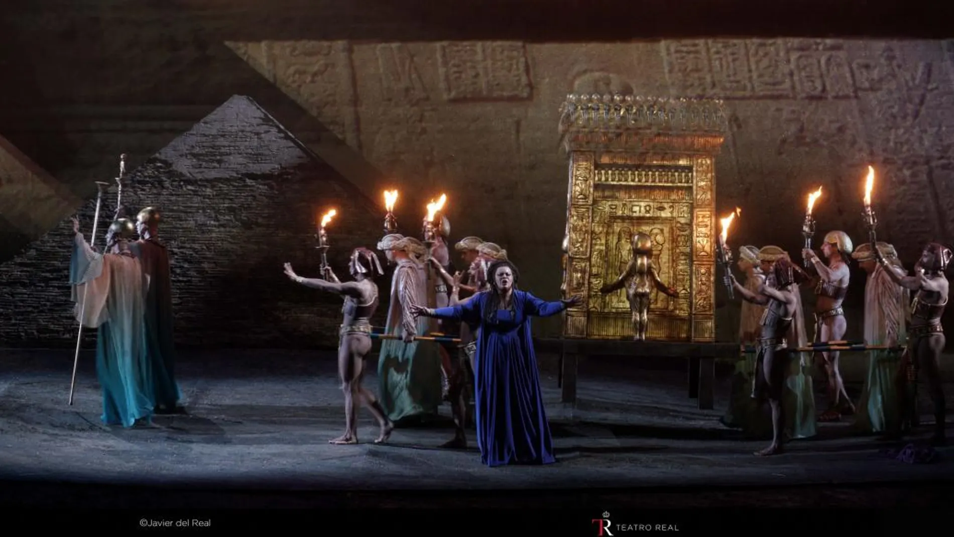 El Teatro Real mira a su pasado reponiendo la espectacular producción de Aida, de 1998, concebida por Hugo de Ana