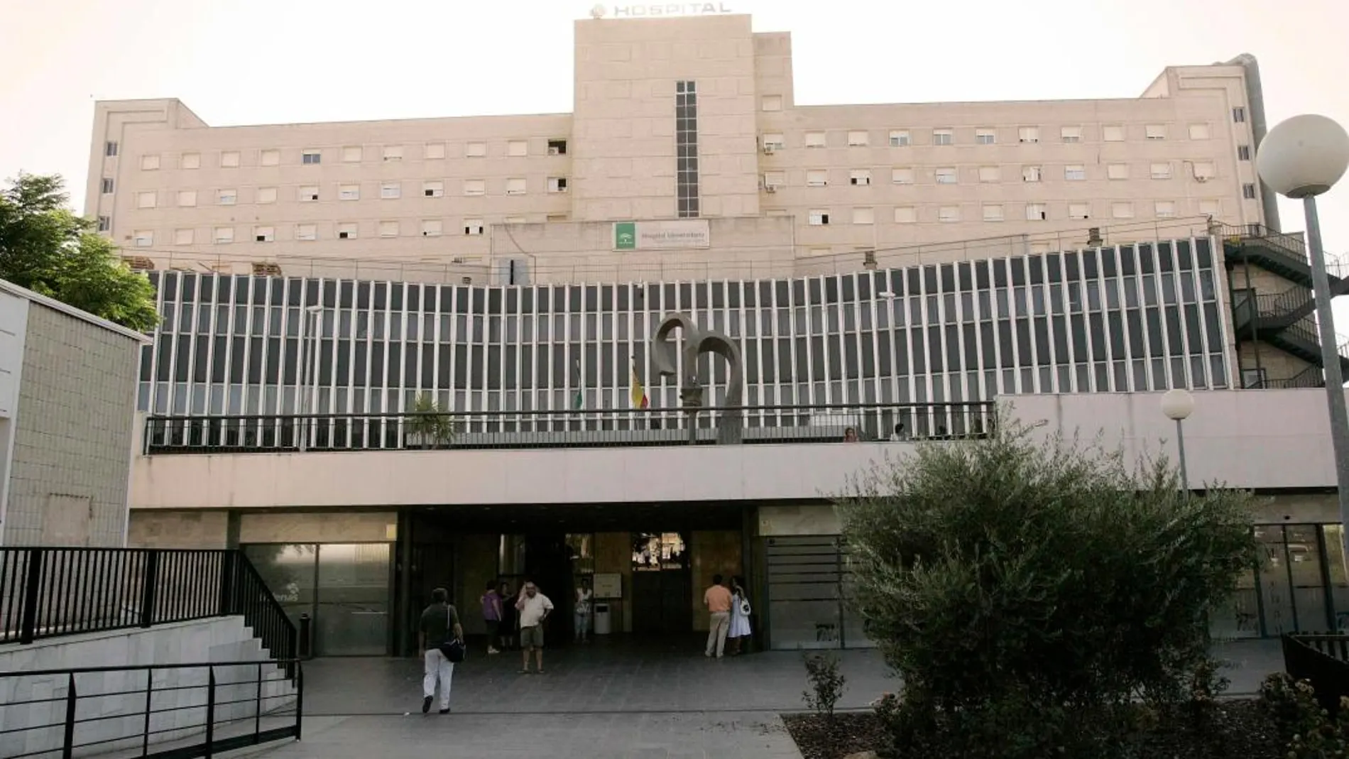 Acceso al hospital de Valme de Sevilla / Foto: Manuel Olmedo