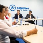 El presidente del PP de Castilla y León, Alfonso Fernández Mañueco, y el secretario general, Francisco Vázquez, se reúnen con los presidentes provinciales