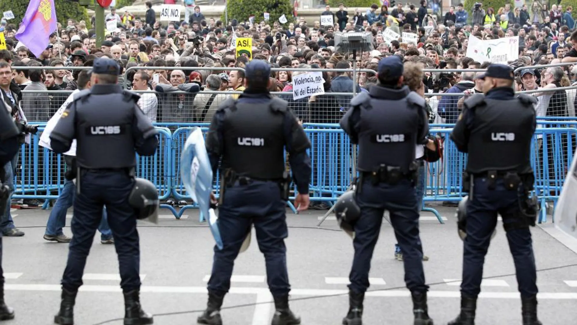 La democracia gana al desafío de los violentos