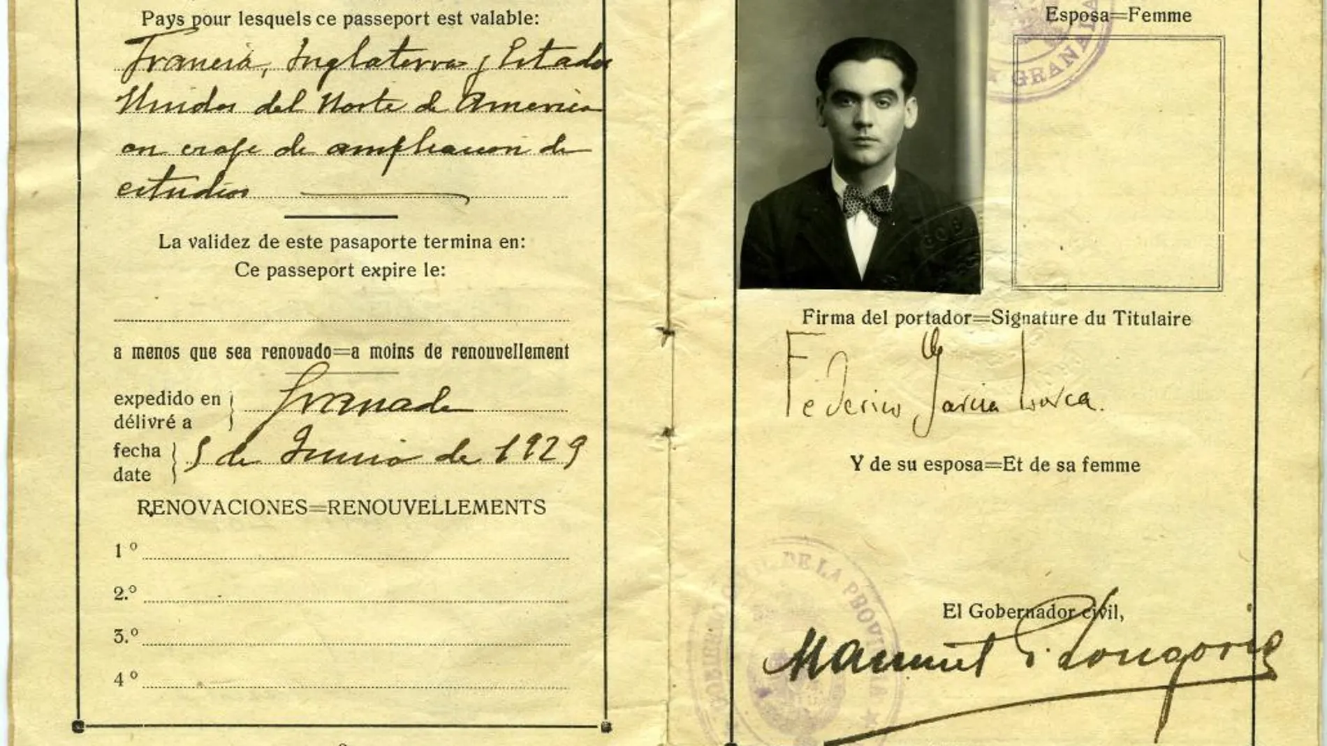 Fotografía tomada al pasaporte personal de Federico García Lorca