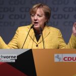 La canciller alemana, Angela Merkel, habla durante un acto de campaña del partido Cristianodemócrata (CDU) en Seevetal, Alemania.